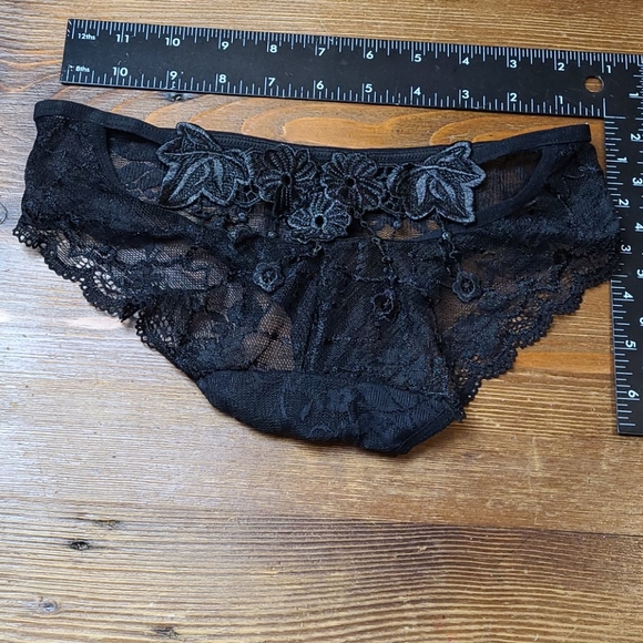 5 random lace panties small - Picture 15 of 16